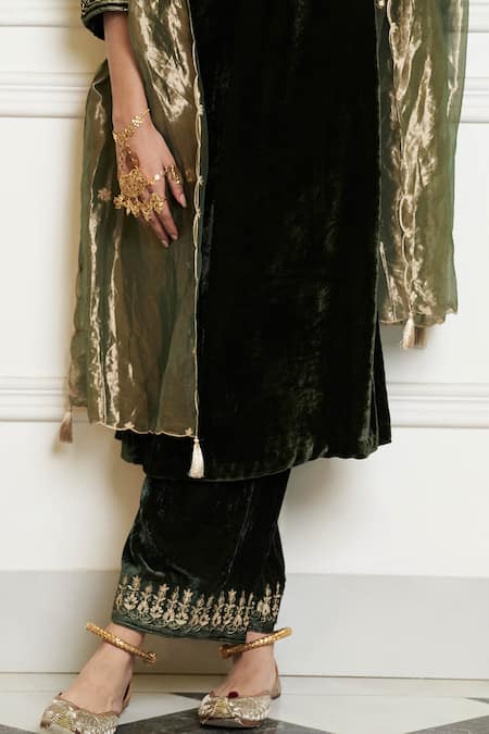 Devnaagri_Green Velvet, Silk Embroidery, Zari Round Neck Floral Zardozi Kurta Set _at_Aza_Fashions