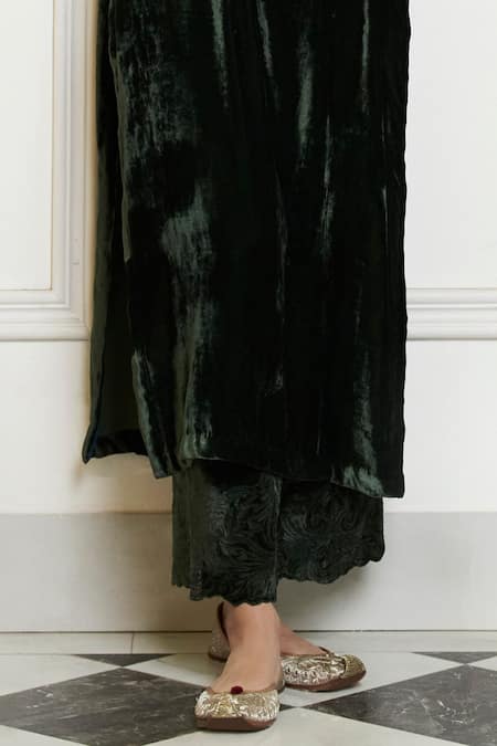 Buy Devnaagri Green Velvet Embroidery V-neck Emerald Kurta Set Online at Aza Fashions Buy_Devnaagri_Green Velvet Embroidery V-neck Emerald Kurta Set _Online_at_Aza_Fashions