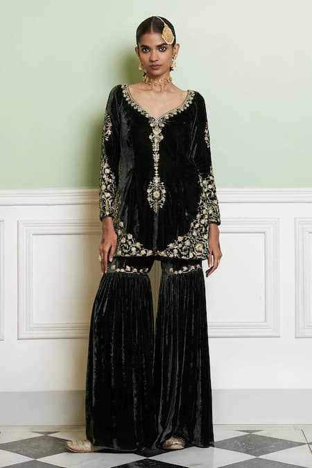 Devnaagri Black Velvet Sequins, Applique, Zari Zardozi Embroidered Kalidar Kurta Set at Aza Fashions Devnaagri_Black Velvet Sequins, Applique, Zari Zardozi Embroidered Kalidar Kurta Set _at_Aza_Fashions