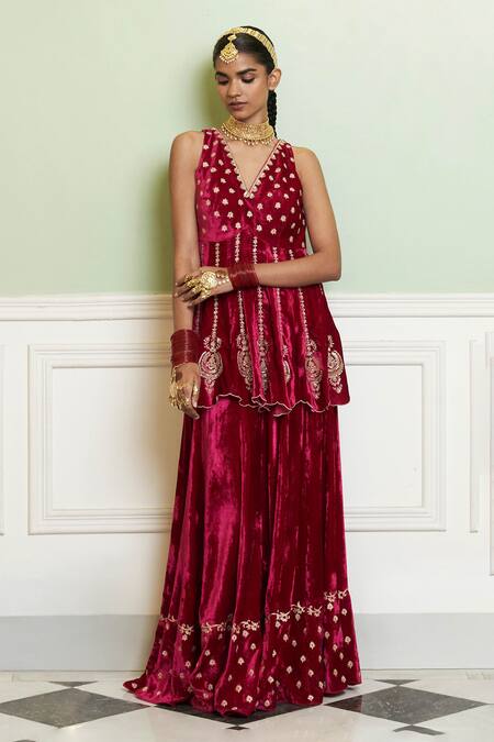 Devnaagri Fuchsia Velvet Embroidery, Sequins, Zari V-neck Kurta Set Online at Aza Fashions Devnaagri_Fuchsia Velvet Embroidery, Sequins, Zari V-neck Kurta Set _Online_at_Aza_Fashions