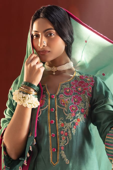 Shop Kahani Lush Green Chanderi Sequins, Beads, Embroidery Split V-neck Floral Kurta Set Online at Aza Fashions Shop_Kahani Lush_Green Chanderi Sequins, Beads, Embroidery Split V-neck Floral Kurta Set _Online_at_Aza_Fashions