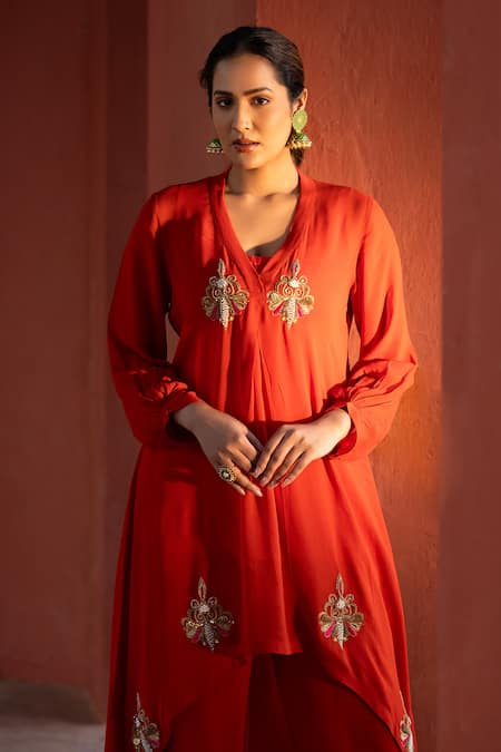 Buy Kahani Lush Orange Cotton, Silk Sequins, Beads, Zari, Embroidery V-neck Floral Kurta Set Online at Aza Fashions Buy_Kahani Lush_Orange Cotton, Silk Sequins, Beads, Zari, Embroidery V-neck Floral Kurta Set _Online_at_Aza_Fashions