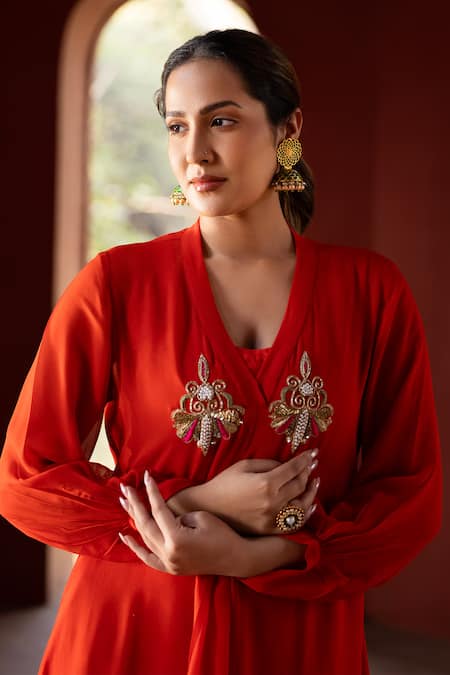 Kahani Lush Orange Cotton, Silk Sequins, Beads, Zari, Embroidery V-neck Floral Kurta Set at Aza Fashions Kahani Lush_Orange Cotton, Silk Sequins, Beads, Zari, Embroidery V-neck Floral Kurta Set _at_Aza_Fashions