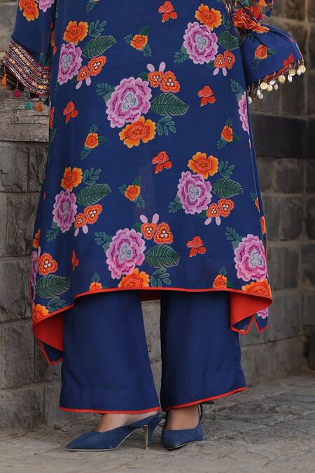 Buy_Kahani Lush_Blue Cotton, Silk Sequins, Beads V-neck Garden Print Embroidered Kurta Set _Online_at_Aza_Fashions