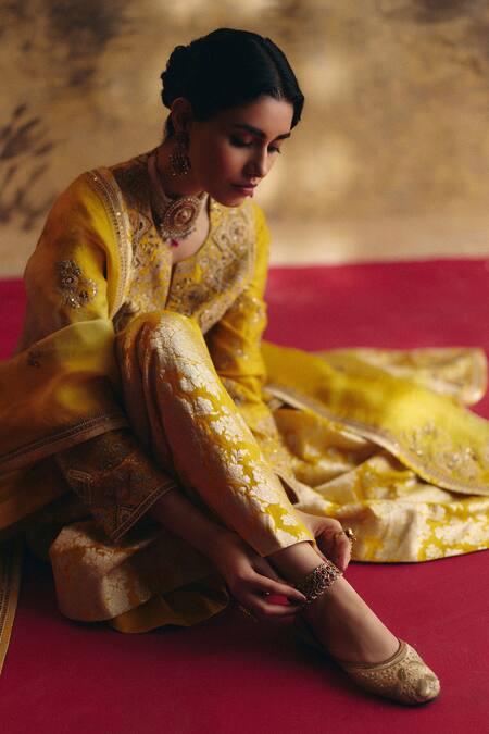 Shop Petticoat Lane By Divya Yellow Organza, Chanderi, Brocade Pearls, Sequins, Shimmer Kurta Set Online at Aza Fashions Shop_Petticoat Lane By Divya_Yellow Organza, Chanderi, Brocade Pearls, Sequins, Shimmer Kurta Set _Online_at_Aza_Fashions