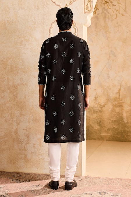 Histori Mirror Embroidered Black Kurta Set 