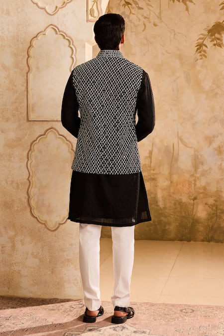 Histori Mirror Embroidered Bundi Kurta Set 