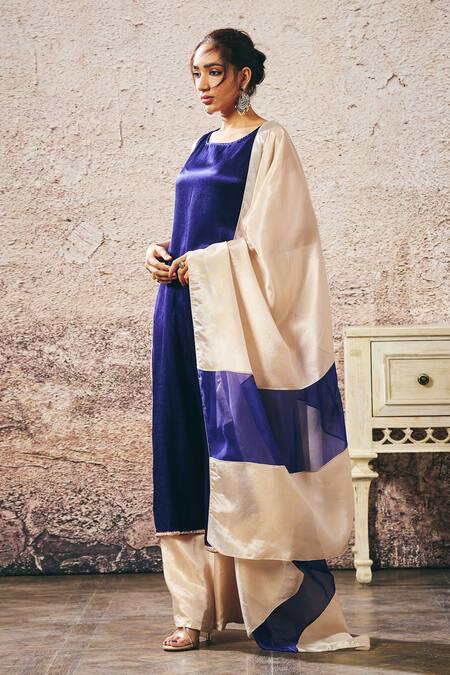 Masumi Mewawalla_Blue Tissue, Linen Sequins Boat Neck Border Embroidered Kurta Set _at_Aza_Fashions