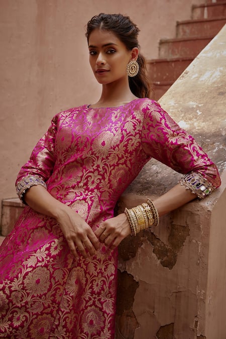 Mustard Moon By Neyha And Vrinda Pink Brocade Mirrors, Zari Boat Neck Ayat Work Banarasi Kurta With Pant Online at Aza Fashions Mustard Moon By Neyha And Vrinda_Pink Brocade Mirrors, Zari Boat Neck Ayat Work Banarasi Kurta With Pant _Online_at_Aza_Fashions