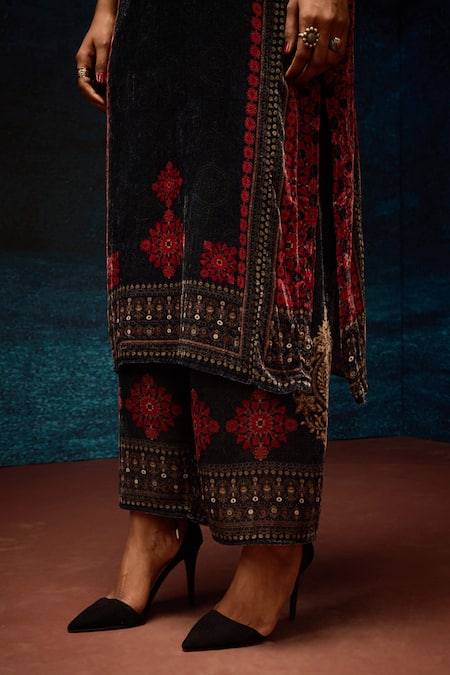 Rajdeep Ranawat Black Silk, Velvet Embroidery Bandeau Neck Ajrakh Print Long Kurta at Aza Fashions Rajdeep Ranawat_Black Silk, Velvet Embroidery Bandeau Neck Ajrakh Print Long Kurta _at_Aza_Fashions
