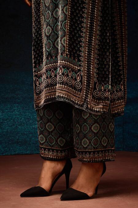 Rajdeep Ranawat_Black Silk Bandeau Neck Ghazala Ajrakh Print Kurta _at_Aza_Fashions