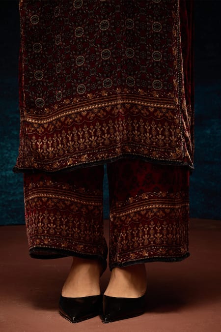 Buy_Rajdeep Ranawat_Maroon Silk, Velvet Collared Ajrakh Printed Kurta 