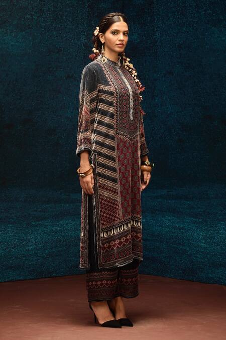 Buy Rajdeep Ranawat Black Silk Embroidery Bandeau Neck Ajrakh Print Straight Kurta Online at Aza Fashions Buy_Rajdeep Ranawat_Black Silk Embroidery Bandeau Neck Ajrakh Print Straight Kurta _Online_at_Aza_Fashions