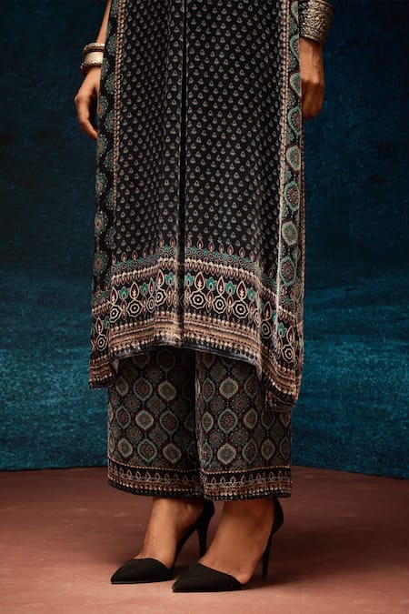 Buy_Rajdeep Ranawat_Black Silk, Velvet Embroidery V-neck Ajrakh Printed Kimono Tunic 