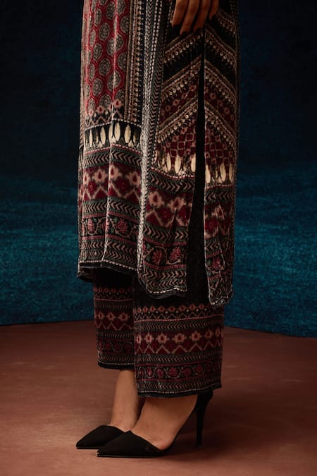 Buy_Rajdeep Ranawat_Black Silk, Velvet Bandeau Neck Ajrakh Printed Kurta 