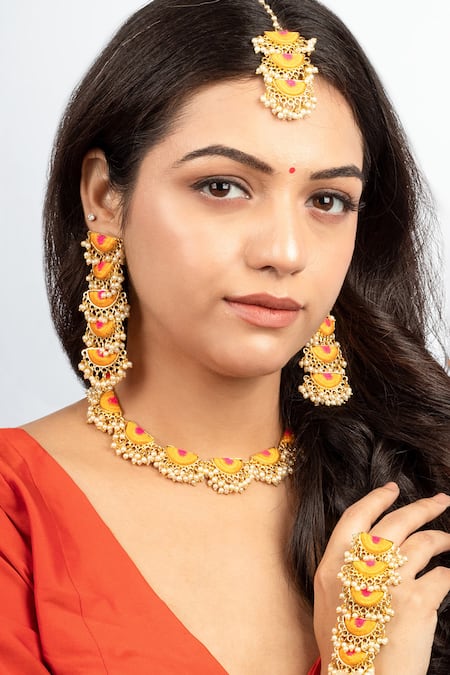 Bauble Bazaar Flower Shaped Choker Set 