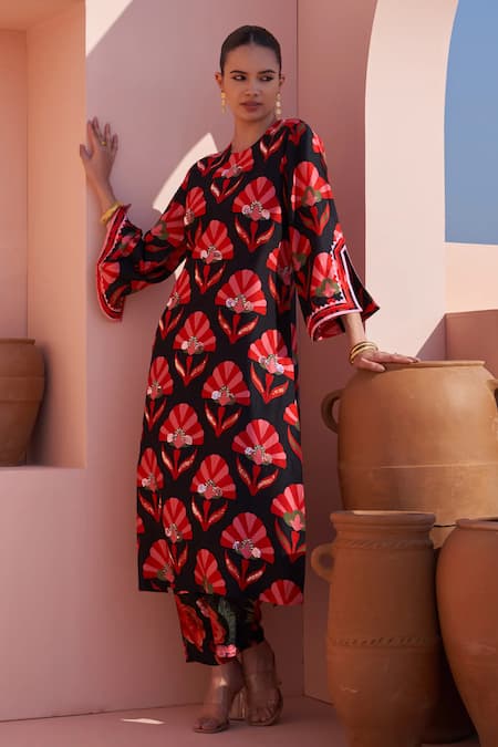 Archana Shah_Black Bamboo, Silk Sequins Collared Floral Print Kurta Set With Pant _Online_at_Aza_Fashions