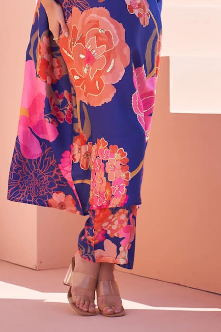 Buy_Archana Shah_Blue Bamboo, Silk Sequins, Embroidery Round Neck Floral Kaftan Set _Online_at_Aza_Fashions