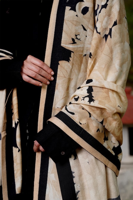 Moh India_Black Frosted Petal Woven Shawl _Online_at_Aza_Fashions