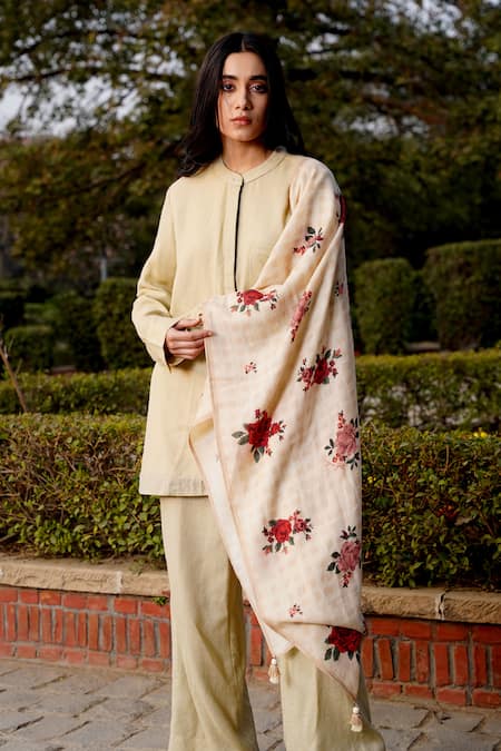 Shop Moh India Beige Floral Rose Gingham Woven Stole at Aza Fashions Shop_Moh India_Beige Floral Rose Gingham Woven Stole _at_Aza_Fashions