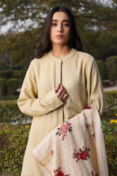 Moh India_Beige Floral Rose Gingham Woven Stole _Online_at_Aza_Fashions