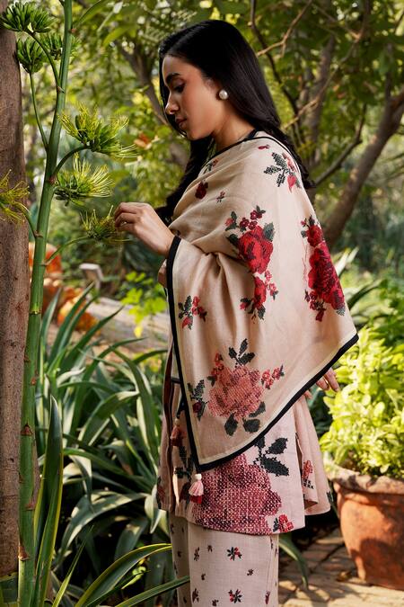 Buy Moh India Pink Floral Blossom Woven Stole Online at Aza Fashions Buy_Moh India_Pink Floral Blossom Woven Stole _Online_at_Aza_Fashions