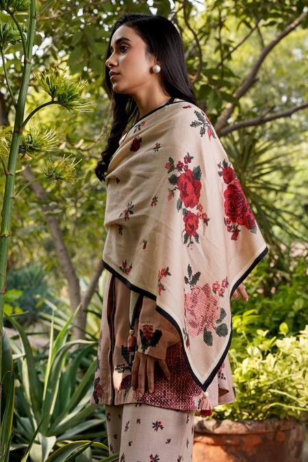Shop Moh India Pink Floral Blossom Woven Stole Online at Aza Fashions Shop_Moh India_Pink Floral Blossom Woven Stole _Online_at_Aza_Fashions