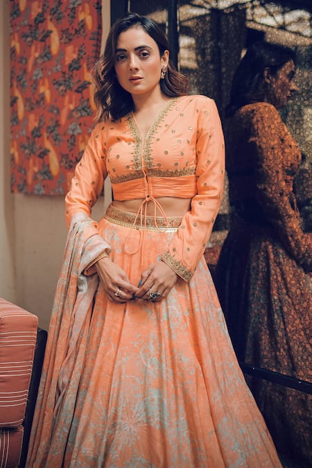 Buy_Koswi_Peach Viscose Sequins, Zari V-neck Abstract Floral Lehenga Set _Online_at_Aza_Fashions
