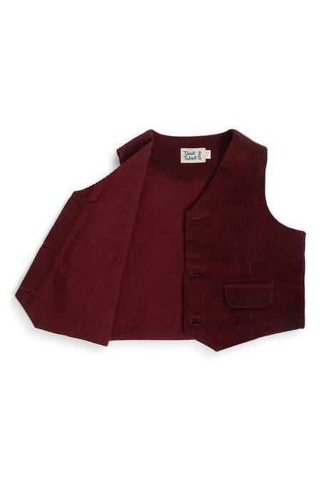 Shop Tiber Taber White Cotton Maroon Pleated Waistcoat Set With Shirt Shop_Tiber Taber_White Cotton Maroon Pleated Waistcoat Set With Shirt