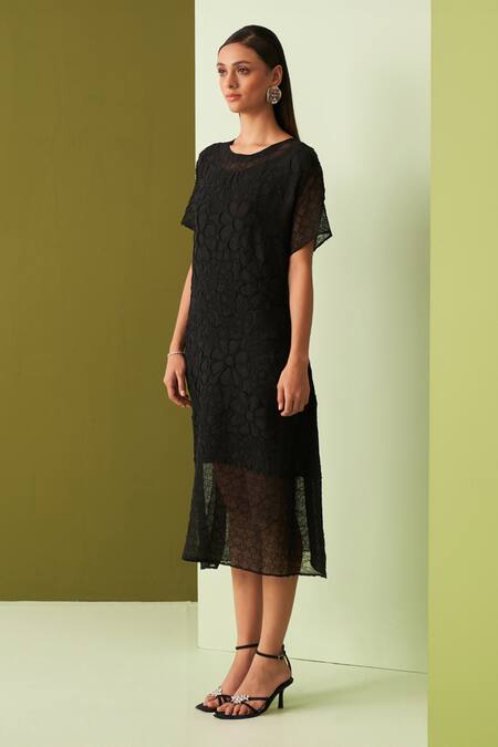 Buy Pleats By Aruni Black Cotton Embroidery Round Neck Flower Textured Midi Dress Online at Aza Fashions Buy_Pleats By Aruni_Black Cotton Embroidery Round Neck Flower Textured Midi Dress _Online_at_Aza_Fashions