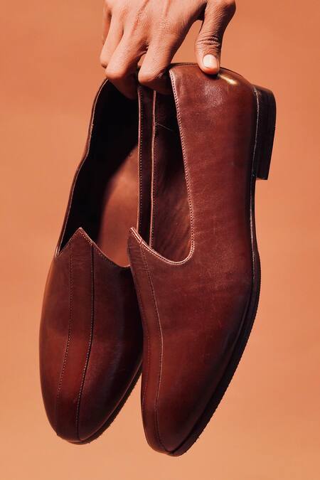 Buy Dmodot Brown Blake Stitch Mojri Online at Aza Fashions Buy_Dmodot_Brown Blake Stitch Mojri _Online_at_Aza_Fashions