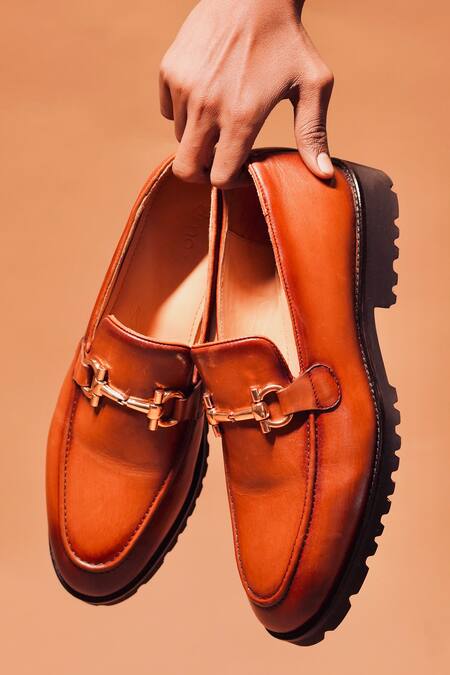 Buy Dmodot Brown Buckles Hosbit Loafers Online at Aza Fashions Buy_Dmodot_Brown Buckles Hosbit Loafers _Online_at_Aza_Fashions