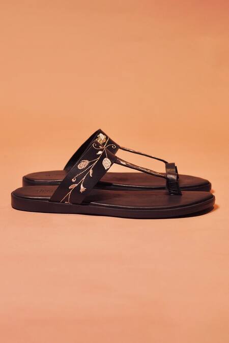 Dmodot Black Leather Embroidery Kolhapuri Sandals Online at Aza Fashions Dmodot_Black Leather Embroidery Kolhapuri Sandals _Online_at_Aza_Fashions