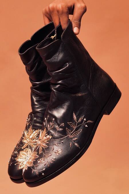 Dmodot Black Embroidery, Zari Zardozi Chelsea Boots at Aza Fashions Dmodot_Black Embroidery, Zari Zardozi Chelsea Boots _at_Aza_Fashions