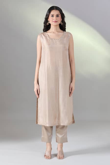 Prisho Beige Tissue Sequins Round Neck 3d Flower Embroidered Kaftan Set at Aza Fashions Prisho_Beige Tissue Sequins Round Neck 3d Flower Embroidered Kaftan Set _at_Aza_Fashions