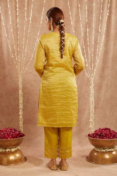 Nero India Floral Aari Embroidered Kurta Set 