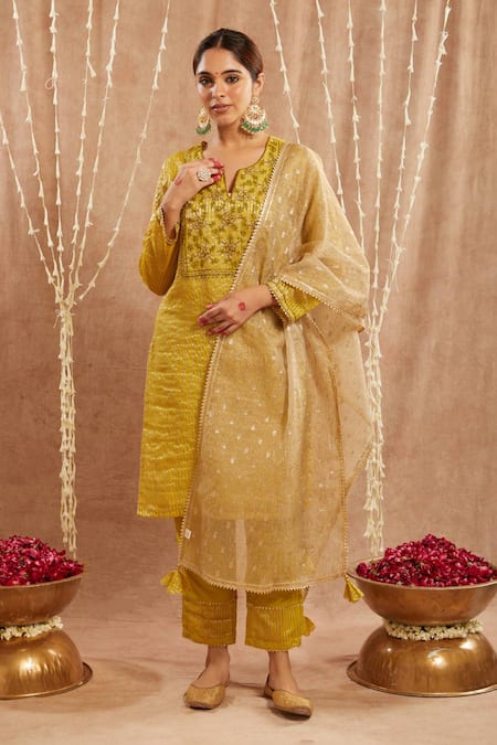 Nero India_Green Crepe, Chanderi Embroidery Open Neck Floral Aari Kurta Set _Online_at_Aza_Fashions