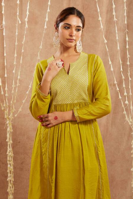 Nero India_Green Chanderi Gota Patti Keyhole Neck Lace Embellished Kurta Set_Online_at_Aza_Fashions