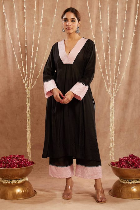 Nero India Black Chanderi Gota Patti, Zari V-neck Lace Woven Kurta And Pant Set