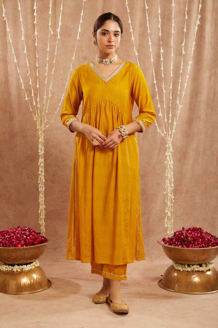 Shop_Nero India_Yellow Chanderi Sequins, Lace V-neck Kurta Set _Online_at_Aza_Fashions
