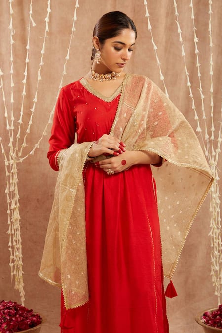 Nero India_Red Chanderi Sequins, Lace V-neck Embroidered Kurta Set _Online_at_Aza_Fashions