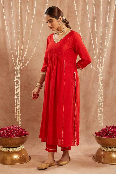 Buy_Nero India_Red Chanderi Sequins, Lace V-neck Embroidered Kurta Set _Online_at_Aza_Fashions