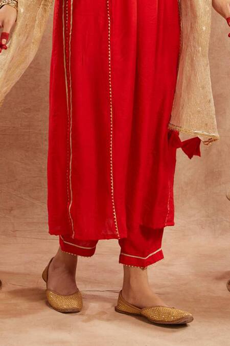 Nero India Red Chanderi Sequins, Lace V-neck Embroidered Kurta Set at Aza Fashions Nero India_Red Chanderi Sequins, Lace V-neck Embroidered Kurta Set _at_Aza_Fashions