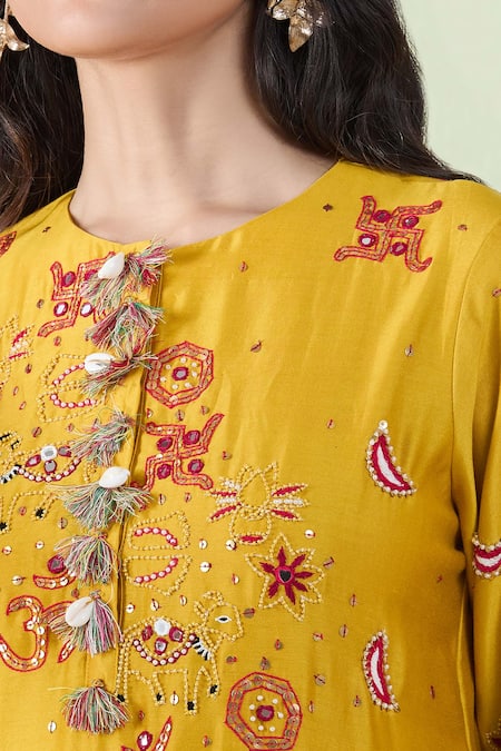 Samyukta Singhania_Yellow Silk, Chiffon Tassels Round Neck Temple Motif Embroidered Kurta Set _Online_at_Aza_Fashions