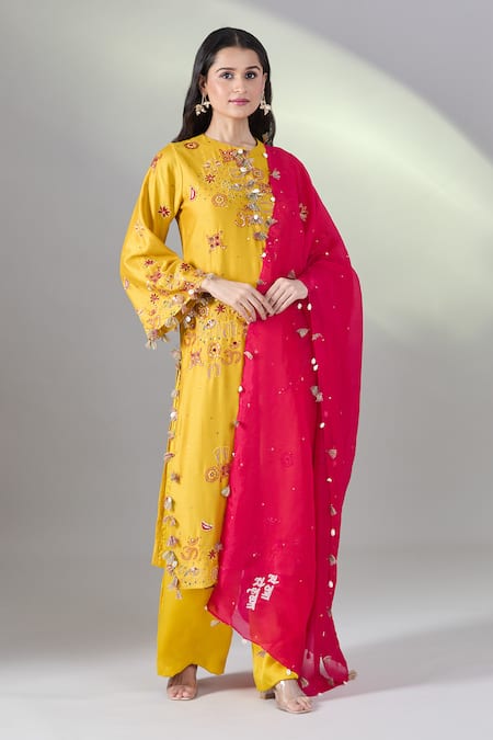 Samyukta Singhania_Yellow Silk, Chiffon Tassels Round Neck Temple Motif Embroidered Kurta Set _at_Aza_Fashions