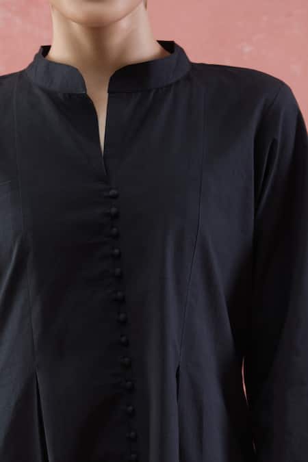 Naintara Bajaj_Blue Cotton Mandarin Collar Navy Pleated Kurta Set _Online_at_Aza_Fashions