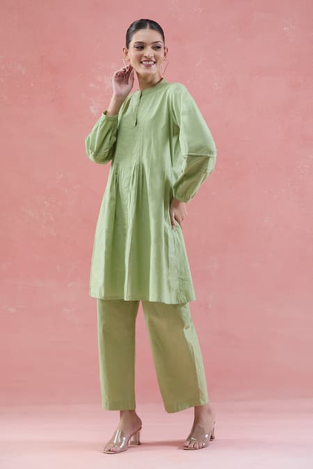 Naintara Bajaj_Green Cotton Mandarin Collar Pintucked Kurta Set _at_Aza_Fashions