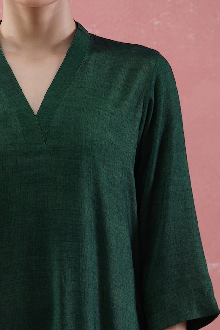 Naintara Bajaj Green Cotton V-neck V Kurta Set With Pant Online at Aza Fashions Naintara Bajaj_Green Cotton V-neck V Kurta Set With Pant _Online_at_Aza_Fashions