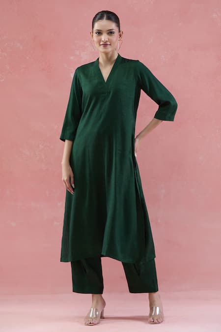 Shop Naintara Bajaj Green Cotton V-neck V Kurta Set With Pant Online at Aza Fashions Shop_Naintara Bajaj_Green Cotton V-neck V Kurta Set With Pant _Online_at_Aza_Fashions