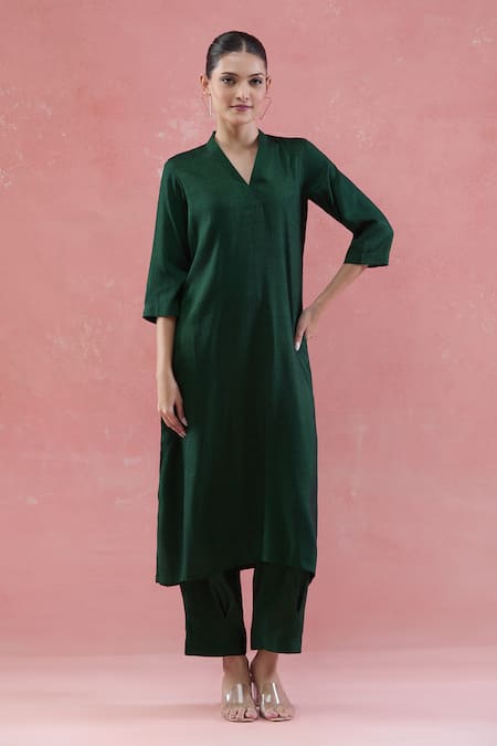 Naintara Bajaj Green Cotton V-neck V Kurta Set With Pant at Aza Fashions Naintara Bajaj_Green Cotton V-neck V Kurta Set With Pant _at_Aza_Fashions